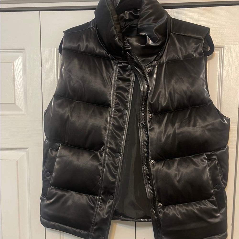 Forever 21 Black Puffer Vest Size Medium